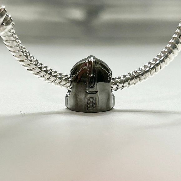 Star Wars The Mandalorian Helmet Charm - Picture 4 of 6
